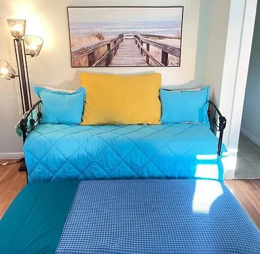 Santa Barbara Serenity Large 1-Bedroom Guest Apt.