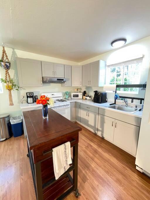 Serenity Large 1-bedroom Guest Apt. Appartement Santa Barbara